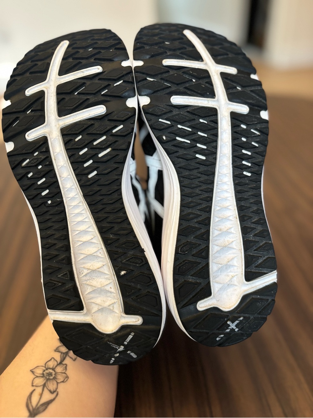 Asics Women's Patriot 12 Running Shoes Sneakers Black/White 1012A705 Size 8 - Picture 8 of 8